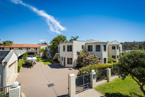 Sails Luxury Apartments Merimbula - Accommodation Nelson Bay 0