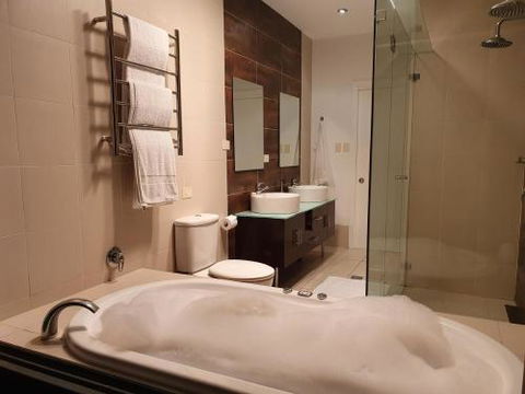 Sanctuary Hill Retreat - Accommodation Nelson Bay 3