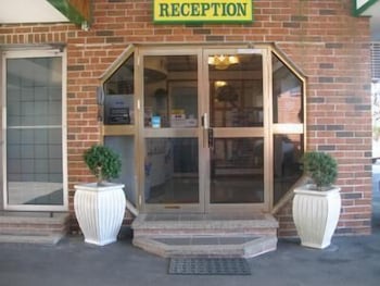 Mount Kuring-gai Motel - Accommodation Nelson Bay 2