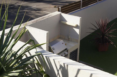 Noosa Parade Holiday Inn - Accommodation Nelson Bay 6