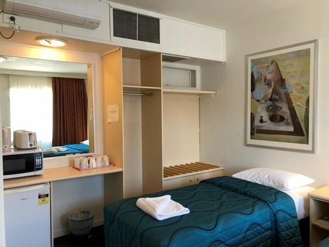 The Astor Hotel Motel - Accommodation Nelson Bay 4