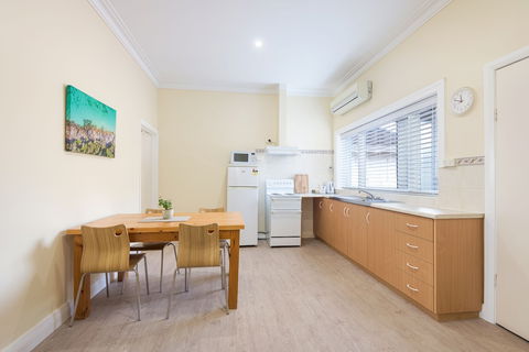 Albany Holiday Units - Accommodation Nelson Bay 3