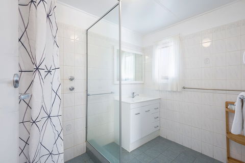 Albany Holiday Units - Accommodation Nelson Bay 5