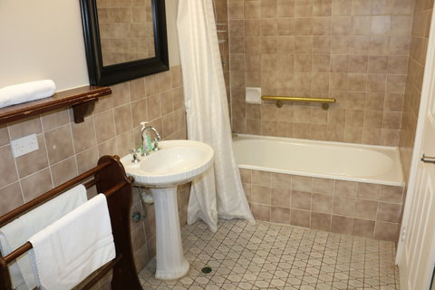 Settlers House York - Accommodation Nelson Bay 6