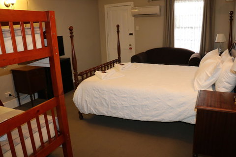 Settlers House York - Accommodation Nelson Bay 4