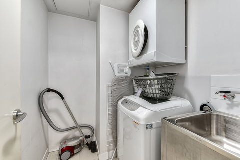 Flynn Brisbane - Accommodation Nelson Bay 1