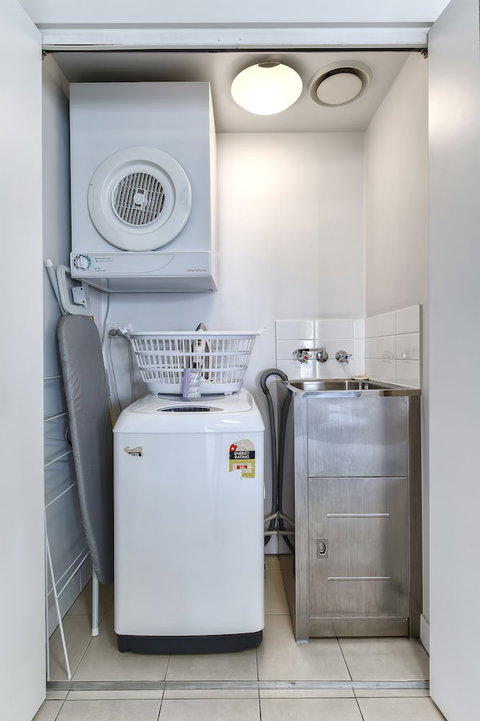 Flynn Brisbane - Accommodation Nelson Bay 0