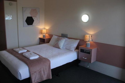 Caloundra Suncourt Motel - Accommodation Nelson Bay 0