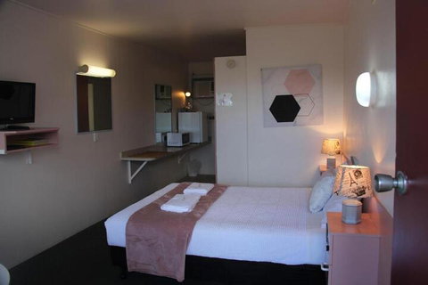Caloundra Suncourt Motel - Accommodation Nelson Bay 2