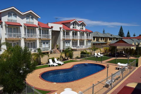 The Jetty Resort - Accommodation Nelson Bay 3