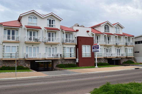 The Jetty Resort - Accommodation Nelson Bay 2