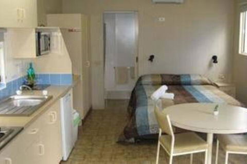 West Wyalong Caravan Park - Accommodation Nelson Bay 4