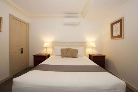 Cobb & Co Court Boutique Hotel - Accommodation Nelson Bay 3