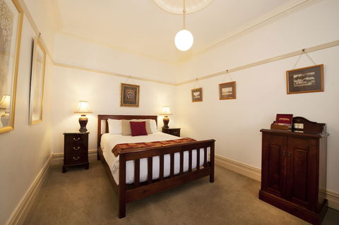 Cobb & Co Court Boutique Hotel - Accommodation Nelson Bay 4