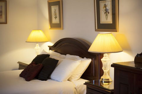 Cobb & Co Court Boutique Hotel - Accommodation Nelson Bay 0