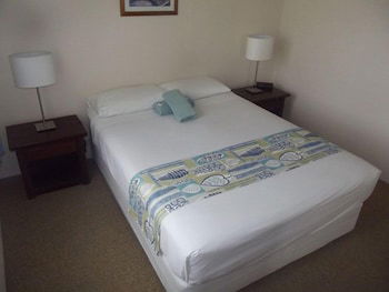 Pelican Shore Villas - Accommodation Nelson Bay 2