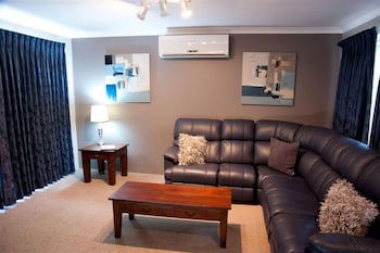 Pelican Shore Villas - Accommodation Nelson Bay 3