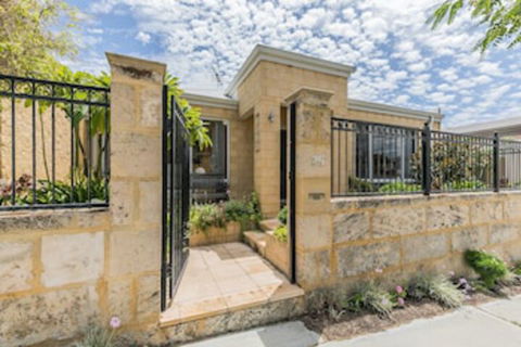 Ocean Keys Cottage - Accommodation Nelson Bay 0