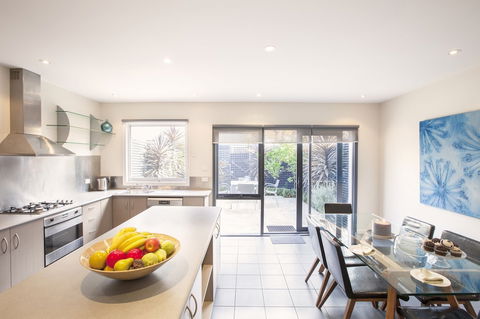 BOUTIQUE STAYS - Roxys Place - Accommodation Nelson Bay 2
