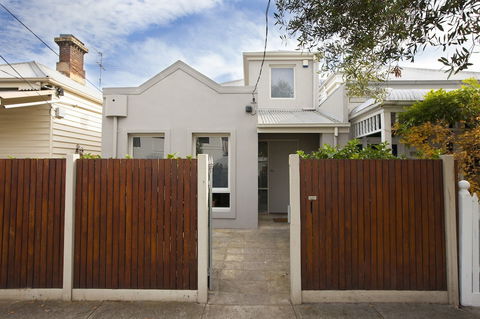 BOUTIQUE STAYS - Roxys Place - Accommodation Nelson Bay 1