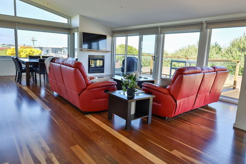 Tides Apartments - Accommodation Nelson Bay 5