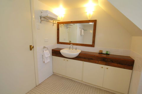 Fitzroy Inn Historic Retreat - Accommodation Nelson Bay 3