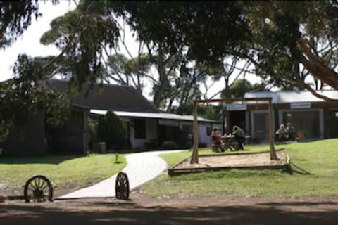 Seal Bay Cottages - Accommodation Nelson Bay 4