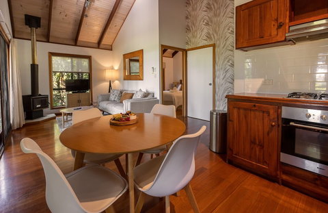 Lake Weyba Cottages - Accommodation Nelson Bay 5