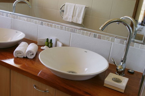 Lake Weyba Cottages - Accommodation Nelson Bay 6