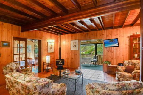 Peppertree Cottage - Accommodation Nelson Bay 3