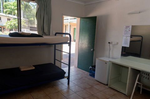 Palm Court Budget Motel Hostel/Backpackers - Accommodation Nelson Bay 2