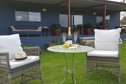 The Wattle Lodge - Accommodation Nelson Bay 1