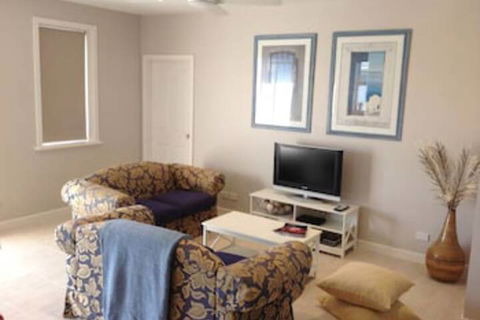 Elandra Holiday Home - Accommodation Nelson Bay 2