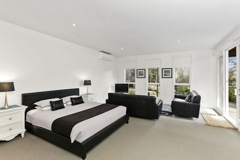 Anchors Beach House - Accommodation Nelson Bay 3