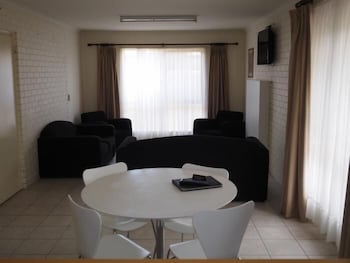 Jacaranda Motel & Holiday Units - Accommodation Nelson Bay 5