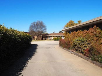 Jacaranda Motel & Holiday Units - Accommodation Nelson Bay 1