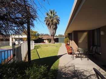 Jacaranda Motel & Holiday Units - Accommodation Nelson Bay 4
