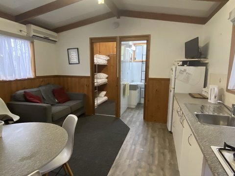 Beechworth Cabins - Nelson Bay Accommodation.com 5