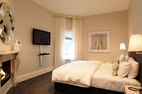 5 Rooms At The Stirling Hotel - Nelsons Bay Accommodation 3