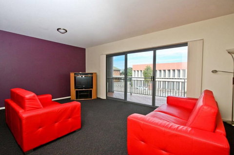 Cosmopolitan Apartments - Accommodation Nelson Bay 4