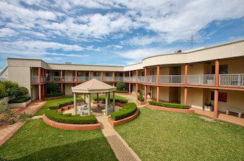 Cosmopolitan Apartments - Accommodation Nelson Bay 0