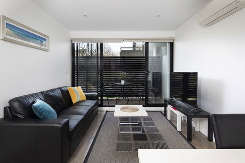RNR Serviced Apartments North Melbourne - Accommodation Nelson Bay 3