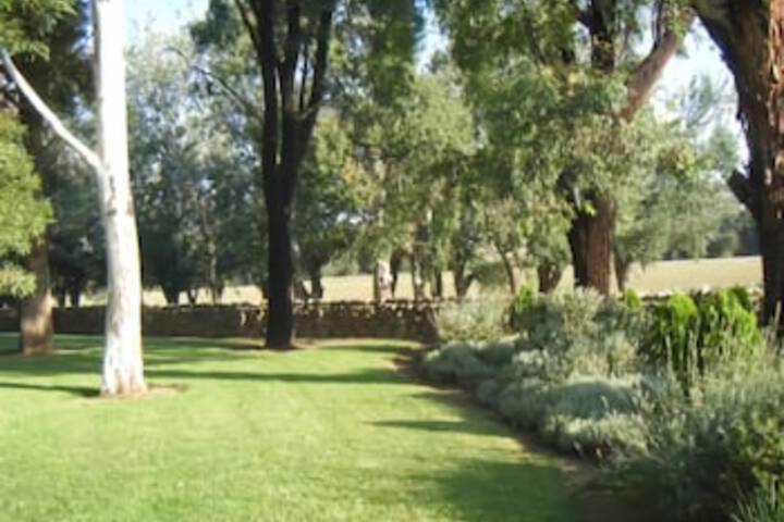 Jugiong NSW Accommodation Nelson Bay