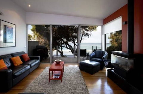 Battery Cove Beach Front Apartment - Accommodation Nelson Bay 1