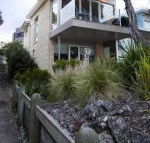 Battery Cove Beach Front Apartment - Accommodation Nelson Bay