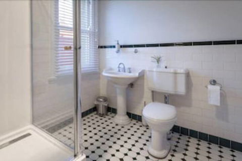 Bathurst Royal Apartments - Accommodation Nelson Bay 3