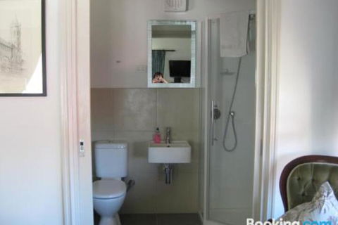 Three Chimneys Bed & Breakfast Boutique Guest House - Accommodation Nelson Bay 4