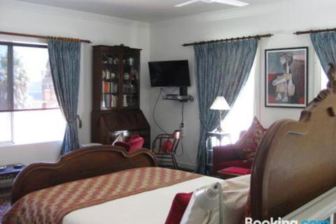 Three Chimneys Bed & Breakfast Boutique Guest House - Accommodation Nelson Bay 7