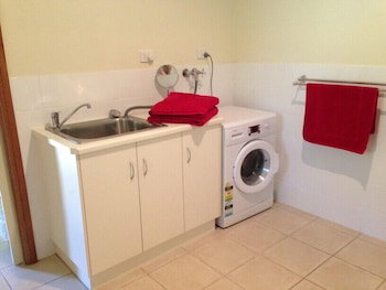 Clarevale Cottage B&B - Accommodation Nelson Bay 0