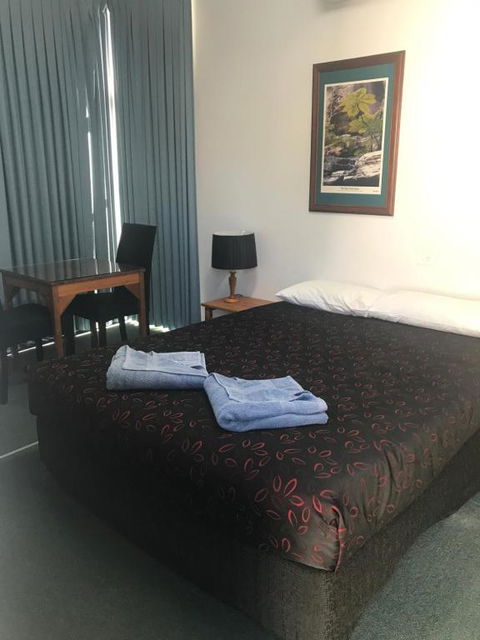 Injune Motel - Accommodation Nelson Bay 2